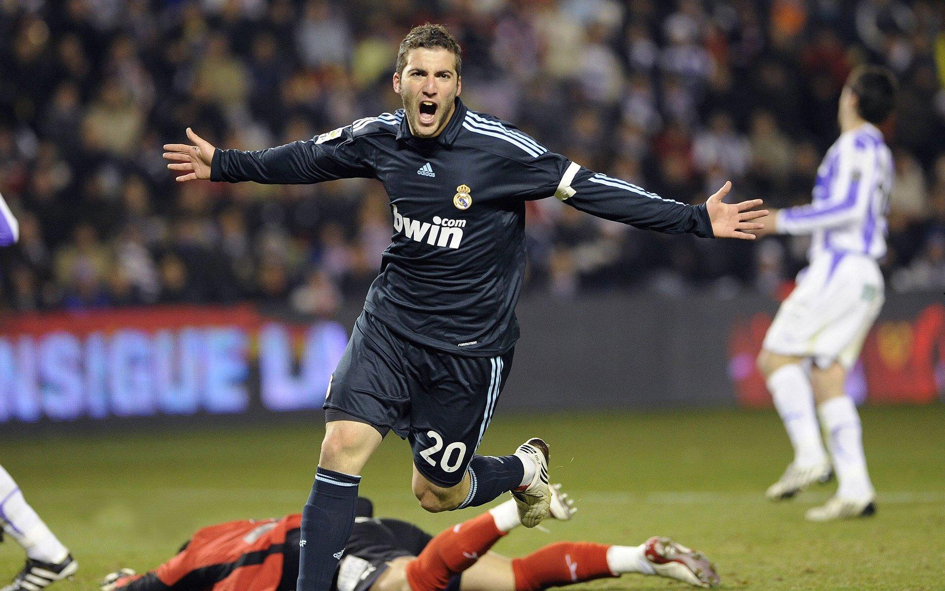 小希门尼斯告别AC米兰，罗马与科莫展开激烈争夺